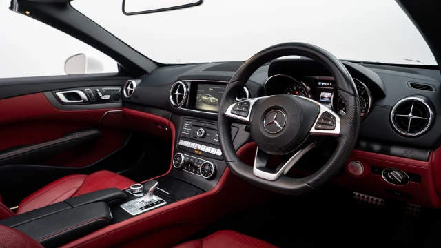 Mercedes-Benz SL Image 7