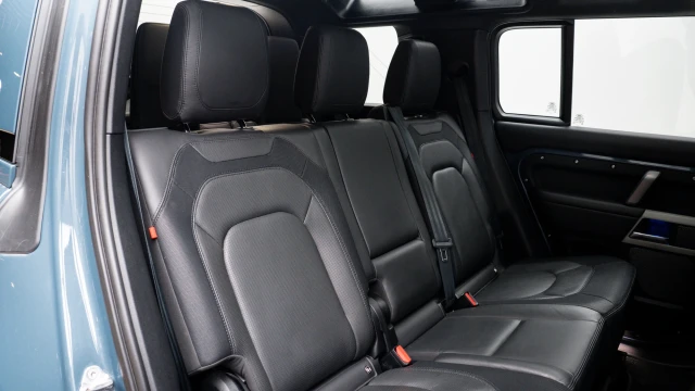 Land Rover Defender Image 8