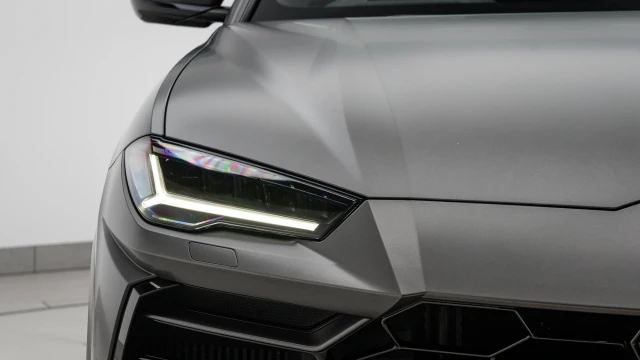 Lamborghini Urus Image 8