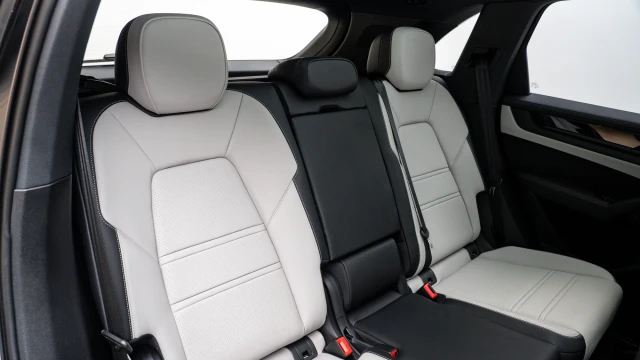 Porsche Cayenne Image 7