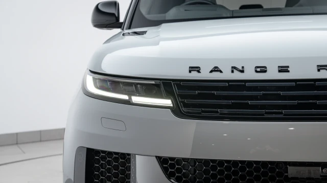 Land Rover Range Rover Sport Image 8