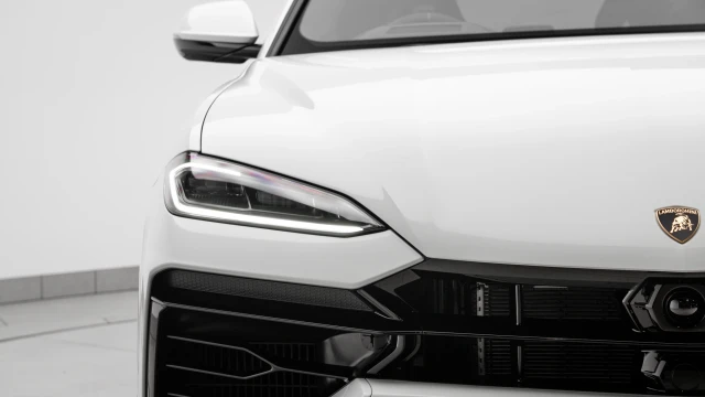 Lamborghini Urus Image 8