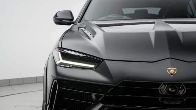 Lamborghini Urus Image 8