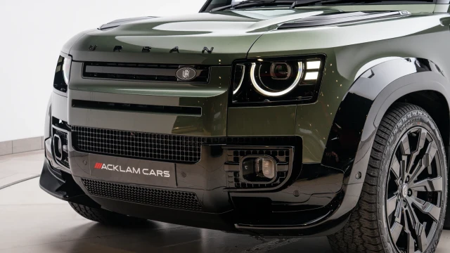 Land Rover Defender Image 7