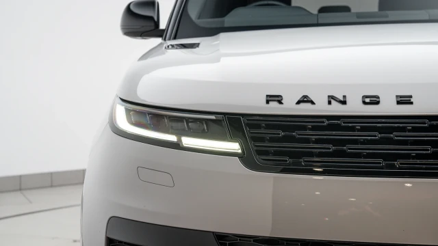 Land Rover Range Rover Sport Image 8