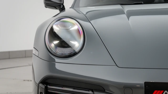 Porsche 911 Image 8