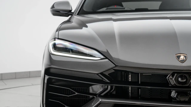 Lamborghini Urus Image 8