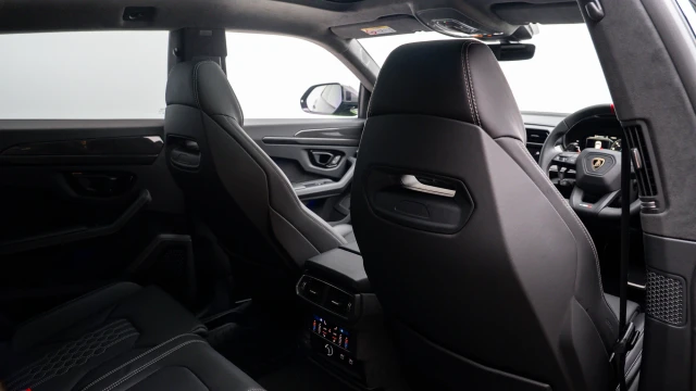Lamborghini Urus Image 8