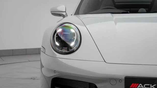 Porsche 911 Image 8