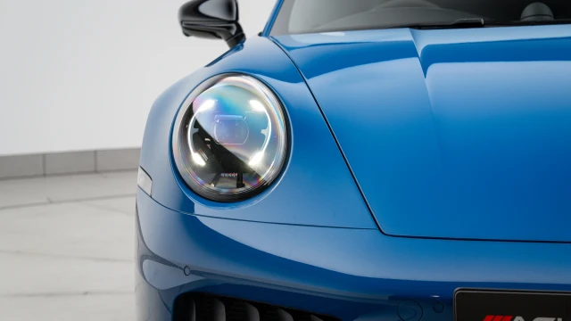 Porsche 911 Image 8