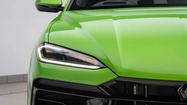 Lamborghini Urus Image 8