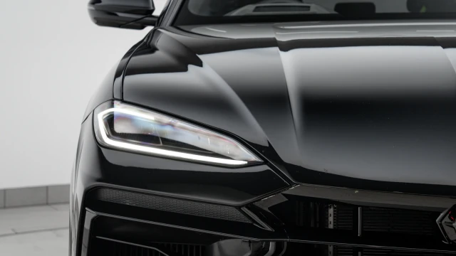 Lamborghini Urus Image 8