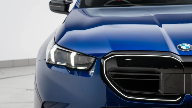 BMW M5 Image 8