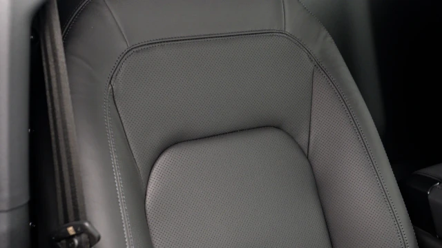 Land Rover Defender Image 7