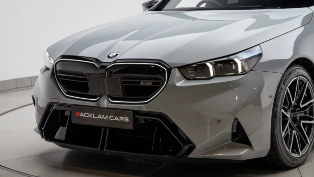 BMW M5 Image 8