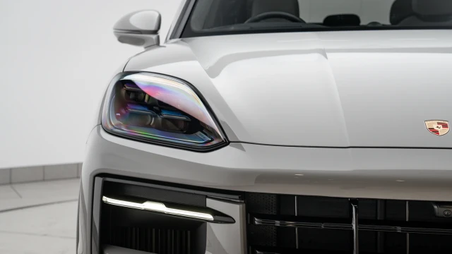 Porsche Cayenne Image 8
