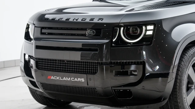 Land Rover Defender Image 8