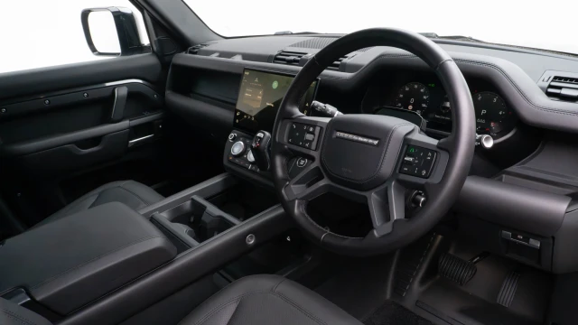 Land Rover Defender Image 5