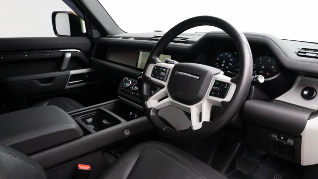 Land Rover Defender Image 7