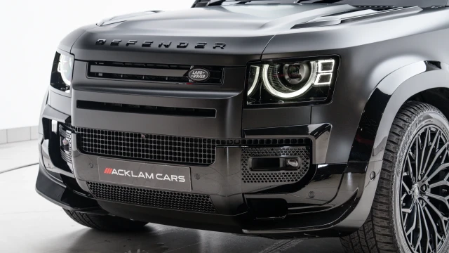 Land Rover Defender Image 8