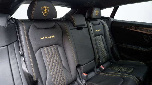 Lamborghini Urus Image 8