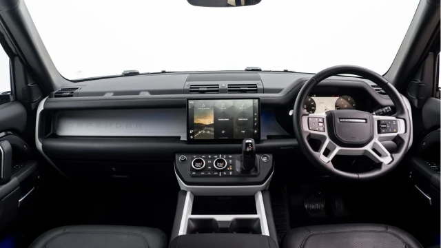 Land Rover Defender (25 Reg) 110 3.0 D350 X-Dynamic HSE (Black Pack) Image 2