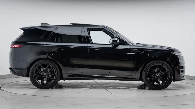 Land Rover Range Rover Sport (75 Reg) 3.0 D300 Dynamic SE (Black Pack) Image 5