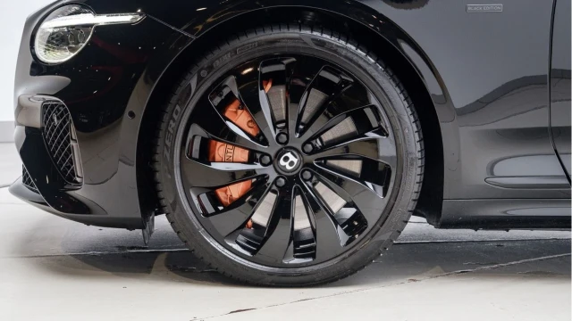 Bentley Continental (25 Reg) GTC 4.0 V8 Black Edition Hybrid Convertible Image 7