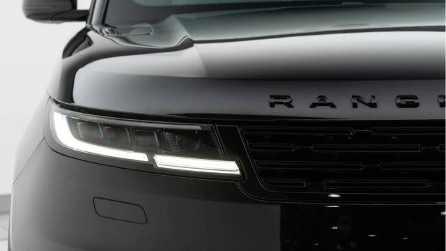 Land Rover Range Rover Sport (73 Reg) 3.0 D350 Autobiography (Black Pack) Image 8