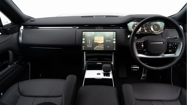 Land Rover Range Rover (74 Reg) 3.0 D350 SE (Shadow Pack) Image 2