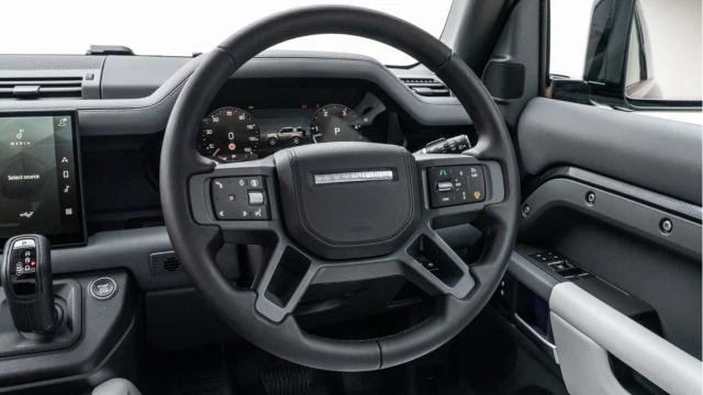 Land Rover Defender (24 Reg) 90 3.0 D350 X-Dynamic HSE (2025 Model) (Black Pack) Image 4