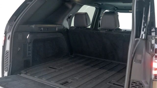 Land Rover Discovery (24 Reg) 3.0 D300 Dynamic HSE Hard Top (URBAN 5 Seat) (No VAT) Image 5