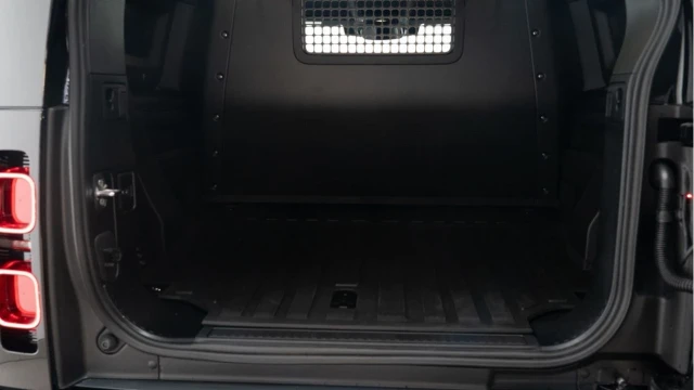 Land Rover Defender (25 Reg) 90 3.0 D250 S Hard Top Commercial (3 Seat)  (+VAT) Image 4