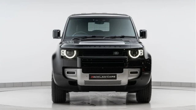 Land Rover Defender (73 Reg) 90 3.0 D250 SE Hard Top Commercial (+VAT) Image 7