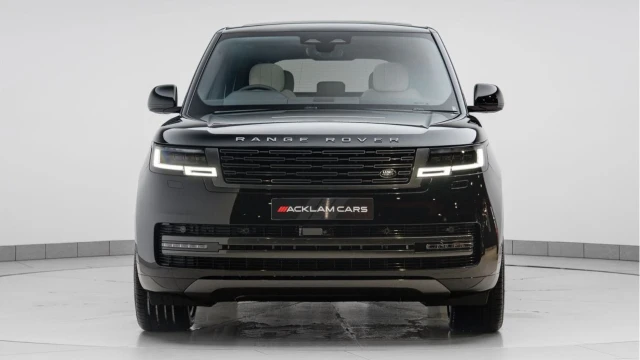 Land Rover Range Rover (75 Reg) 3.0 D300 Edition (Shadow Pack) Image 4