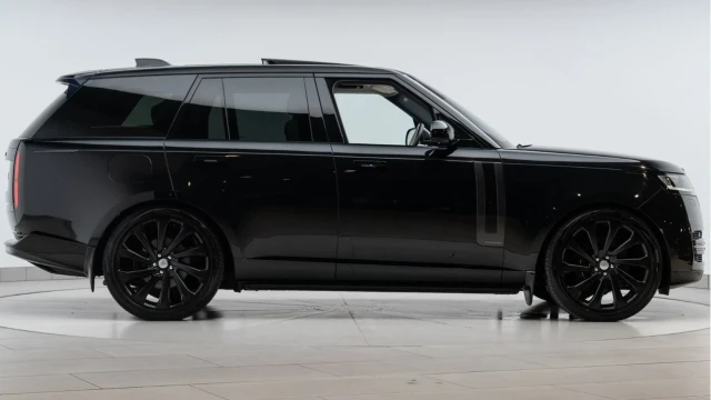 Land Rover Range Rover (72 Reg) 3.0 P400 Autobiography (Shadow Pack) Image 7