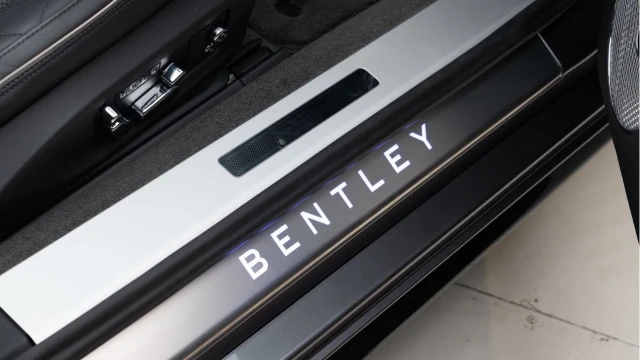 Bentley Continental (72 Reg) GTC 4.0 V8 (Mulliner) Image 8