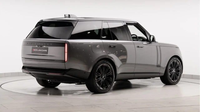 Land Rover Range Rover (73 Reg) 3.0 D300 SE (Shadow Pack) Image 6