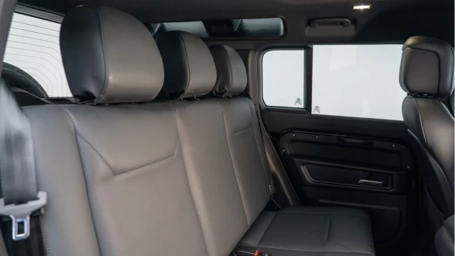 Land Rover Defender (74 Reg) 110 3.0 D350 X-Dynamic HSE Hard Top Commercial (6 Seat) (+VAT) Image 4