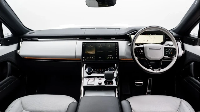Land Rover Range Rover Sport (73 Reg) 3.0 D300 Dynamic SE (Black Pack) Image 2
