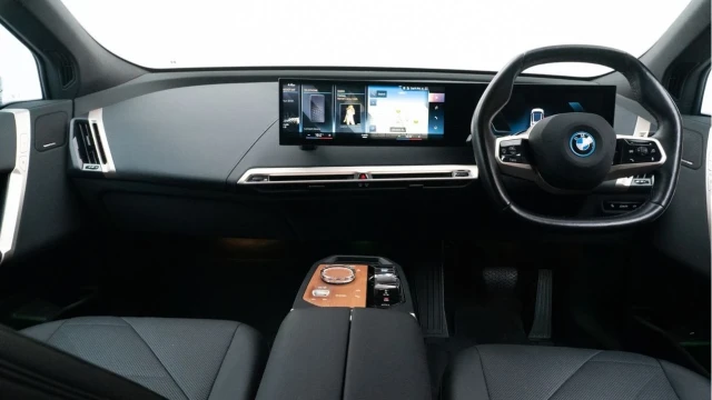 BMW iX (72 Reg) 40 M Sport Edition xDrive Image 2