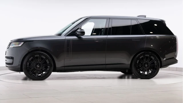 Land Rover Range Rover (24 Reg) 3.0 D350 Autobiography (Shadow Pack) Image 4