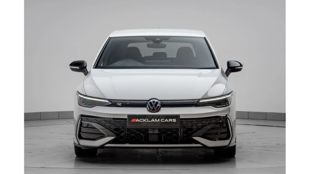 Volkswagen Golf (25 Reg) 2.0TDI Black Edition DSG (Mk8.5) Image 4