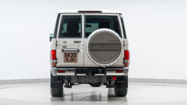 Toyota Land Cruiser (20 Reg) 4.2D 75 LX (6 Seat) Image 5