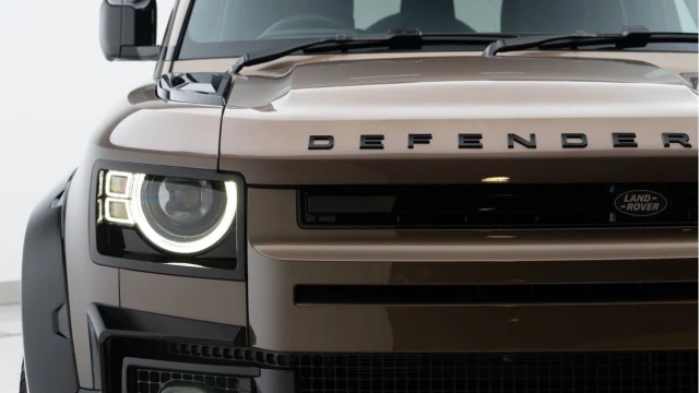 Land Rover Defender (25 Reg) 110 3.0 D350 X-Dynamic HSE (7 Seat) (Bespoke) Image 8