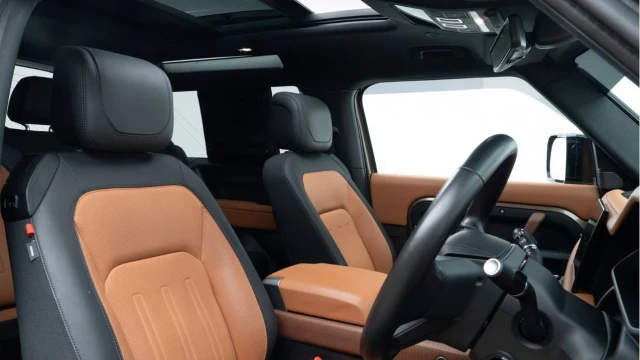 Land Rover Defender (72 Reg) 90 3.0 D300 X Image 3