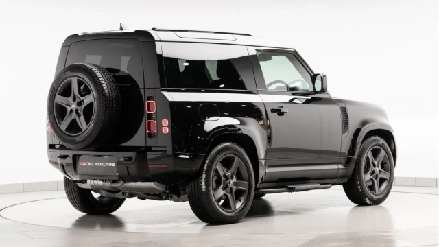 Land Rover Defender (74 Reg) 90 3.0 D250 X-Dynamic SE (6 Seat) (VAT Q) Image 6