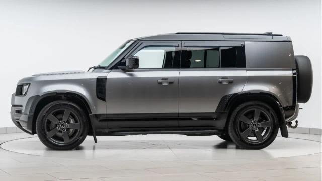 Land Rover Defender (72 Reg) 110 3.0 D300 X-Dynamic HSE Hard Top (5 Seat) (+VAT) Image 4