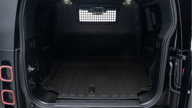 Land Rover Defender (74 Reg) 90 3.0 D250 X-Dynamic HSE Hard Top Commercial  (3 Seat) (Bespoke) (+VAT) Image 4