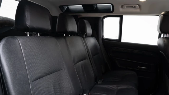 Land Rover Defender (23 Reg) 110 3.0 D300 X-Dynamic HSE Hard Top (5 Seat) (+VAT) Image 5